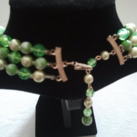1960's 3 strand Green Golf Ball necklace - Picture 2 of 3